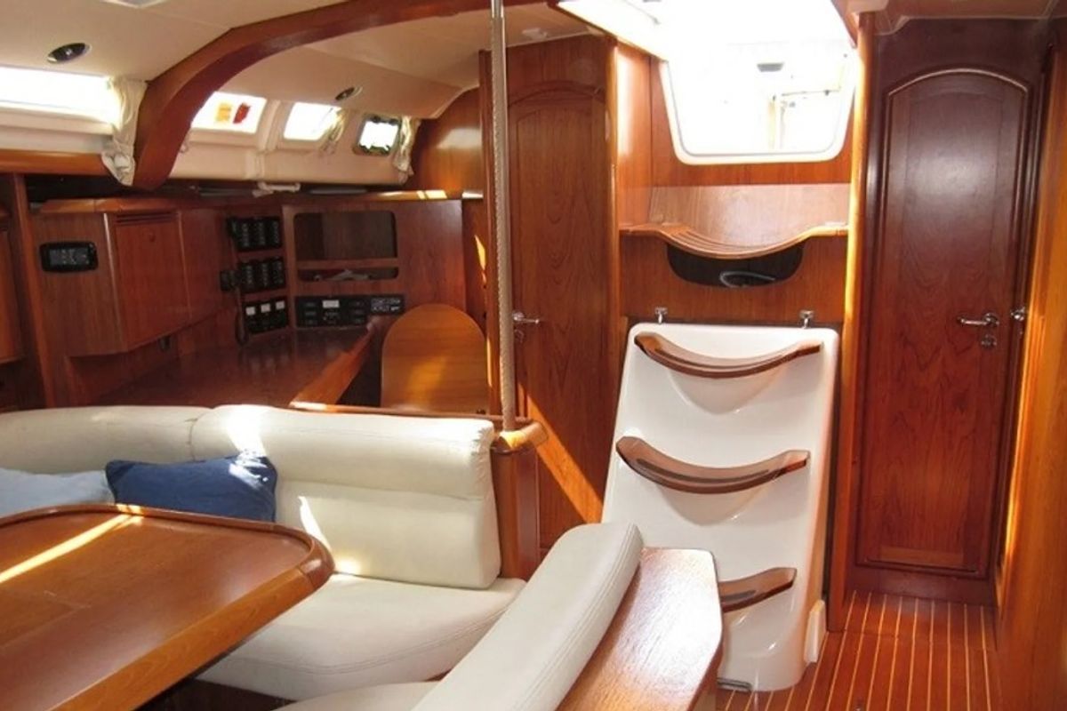 Salon of Vivanita, a Jeanneau Sun Odyssey 49 sailboat at Grimaud, France