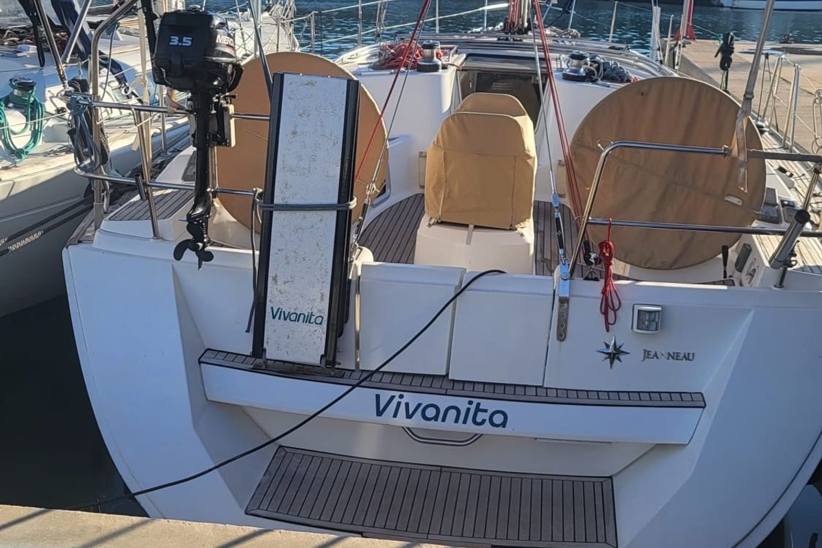 Exterior view of Vivanita, a Jeanneau Sun Odyssey 49 sailboat at Grimaud, France