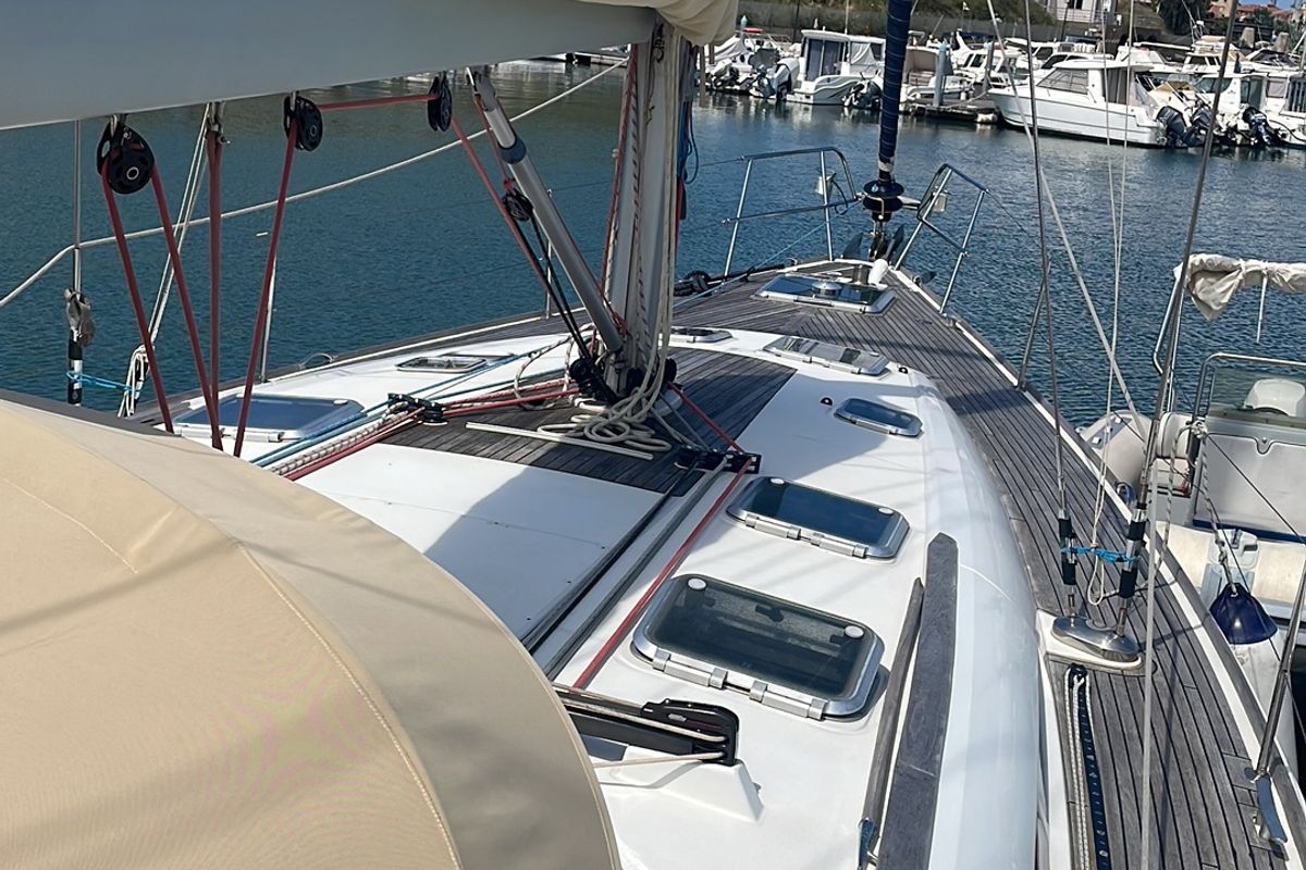 Deck of Vivanita, a Jeanneau Sun Odyssey 49 sailboat at Grimaud, France