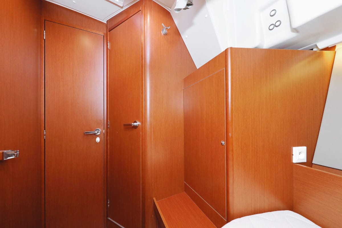 Cabin on Seven, a Beneteau Oceanis 41.1 sailboat at Zadar, Croatia