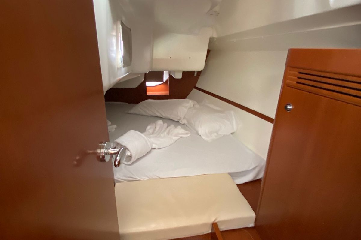 Cabin on Felix, a Beneteau Oceanis 31 sailboat at Procida, Italy