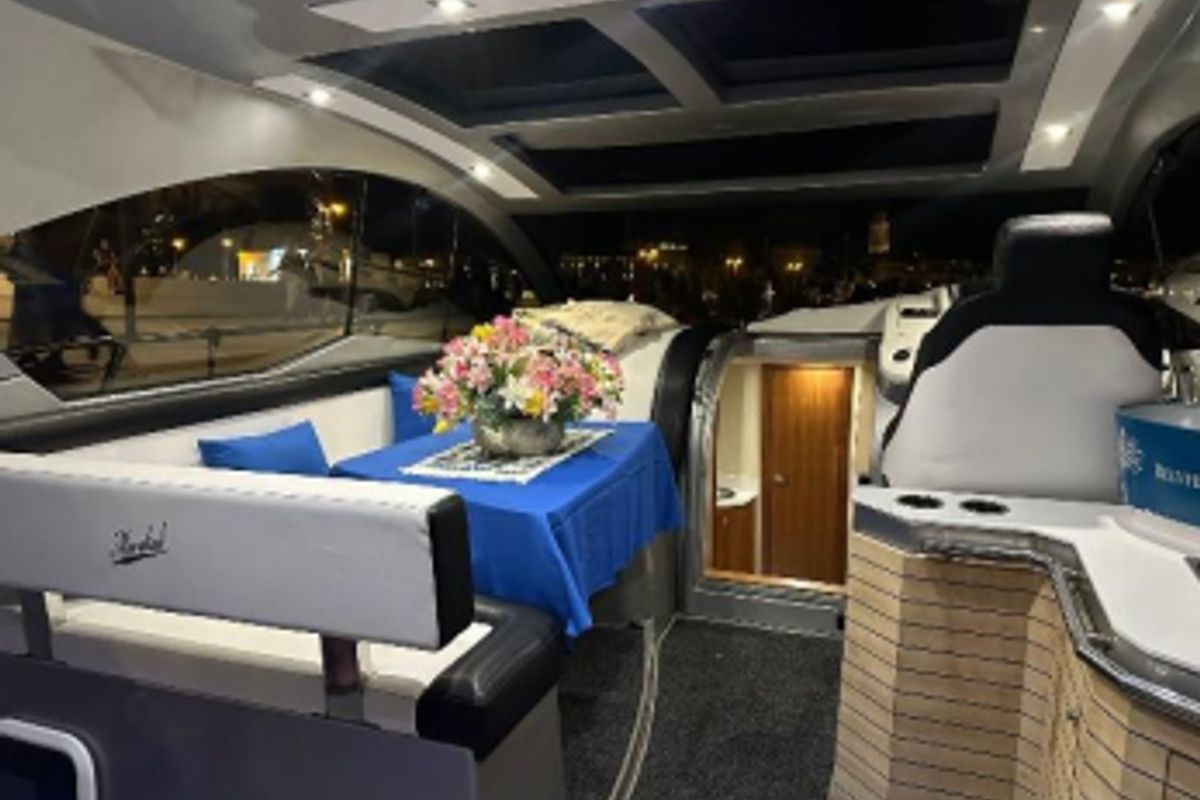 Salon of Marta V, a Grginić jahte Mirakul 40 yacht at Split, Croatia