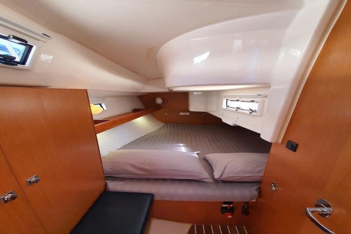 Cabin on Fei Jian, a Bavaria Cruiser 33 sailboat at Mai Khao, Thailand