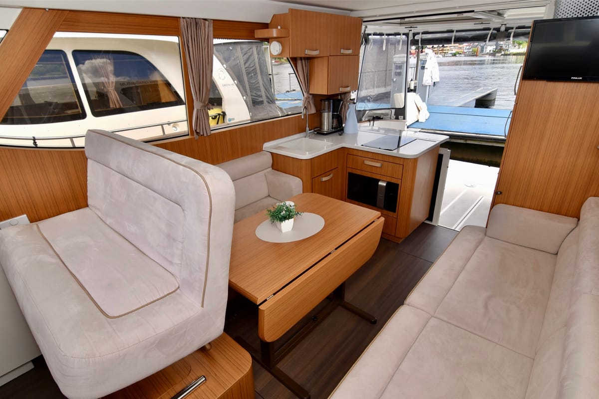 Salon of Kragero, a Greenline 33 yacht at Porsgrunn, Norway