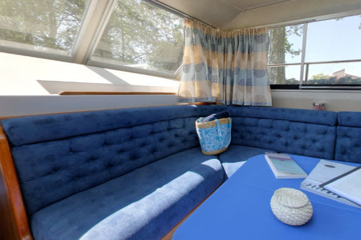 Salon of Royal Classique - Comfort 4, a Cygnet Royal Classique motorboat at Saint-Usage, France