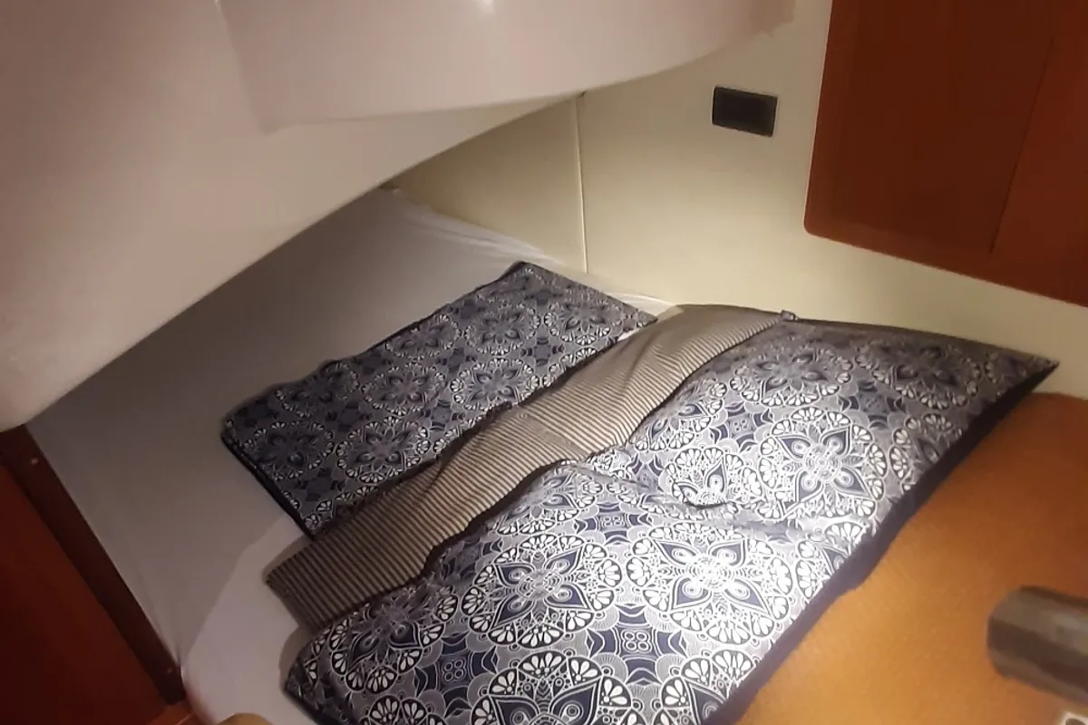 Cabin on Norah, a Sessa Marine Sessa Dorado 32 motorboat at Zadar, Croatia