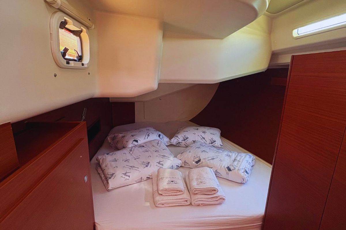 Cabin on Meryl, a Hanse Yachts Hanse 458 sailboat at Grad Kaštela, Croatia