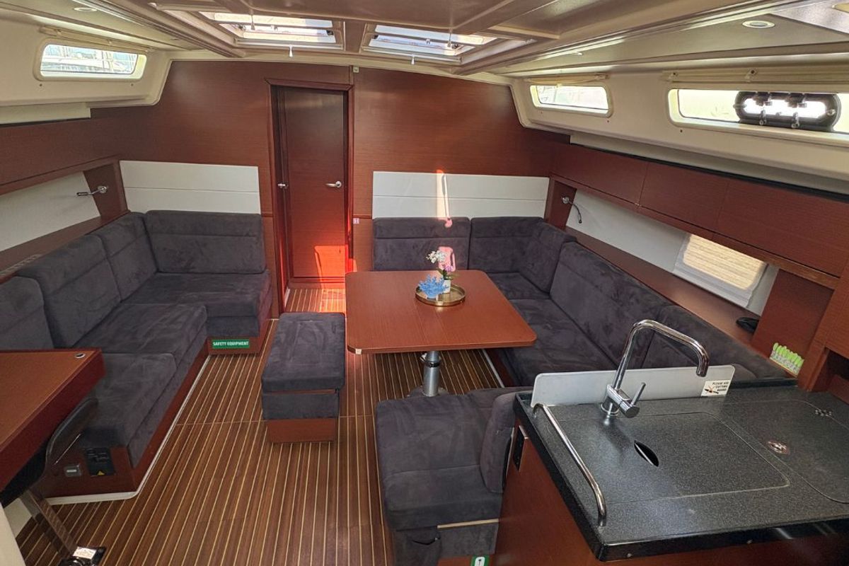Salon of Meryl, a Hanse Yachts Hanse 458 sailboat at Grad Kaštela, Croatia