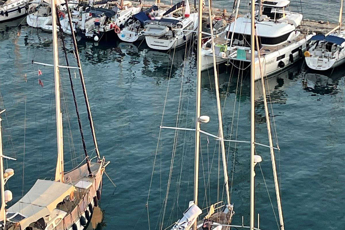 Carolina - cabin 1, a Elan 450 sailboat at Rodi Garganico, Italy