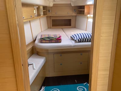 Cabin on Carolina - cabin 1, a Elan 450 sailboat at Rodi Garganico, Italy