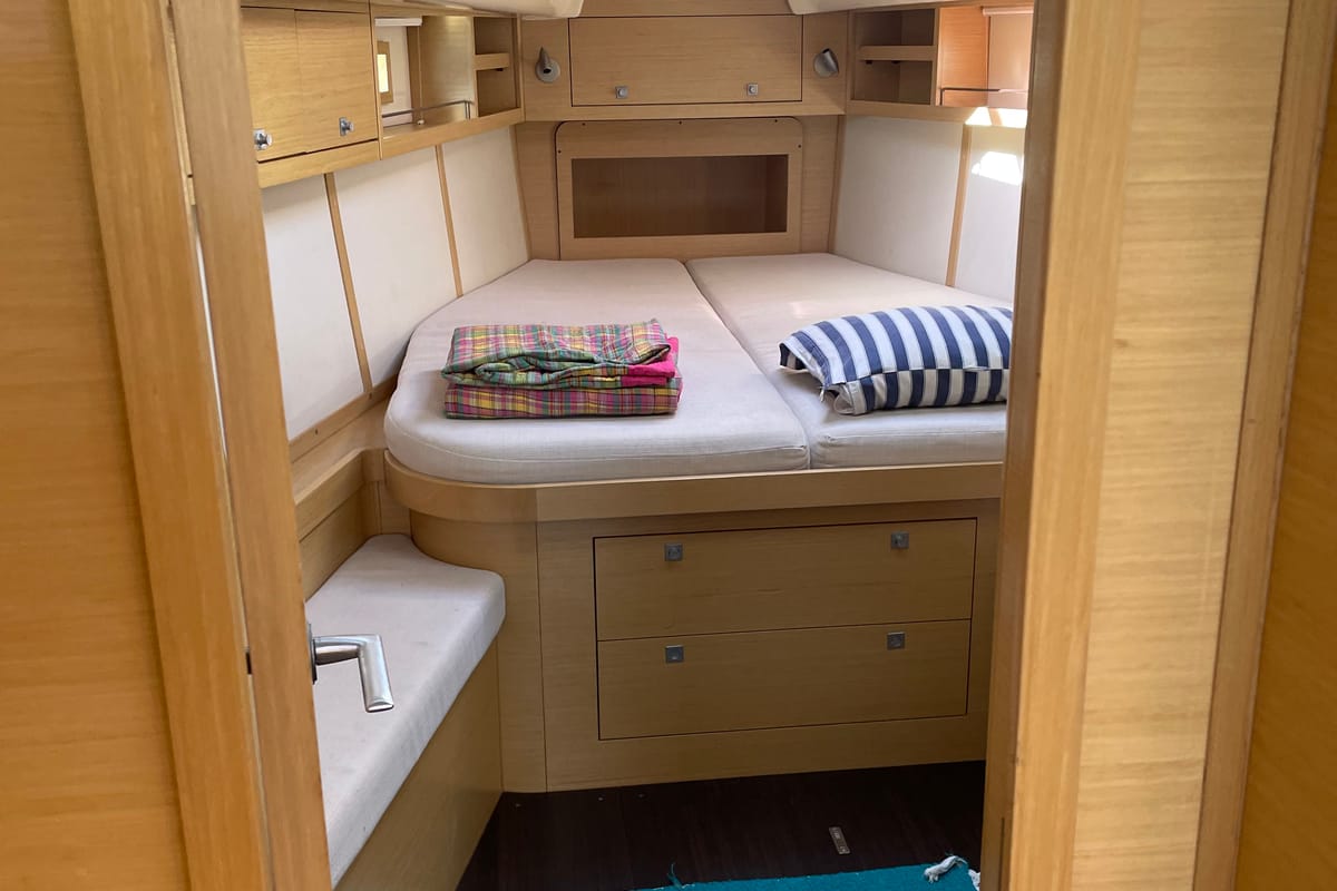 Cabin on Carolina - cabin 1, a Elan 450 sailboat at Rodi Garganico, Italy
