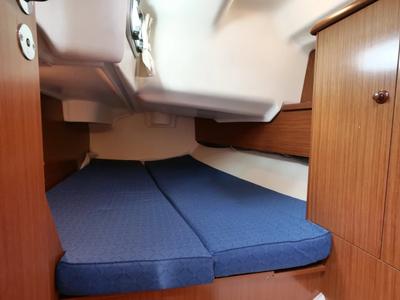 Cabin on Morpheus, a Jeanneau Sun Odyssey 37 sailboat at Oban, United Kingdom