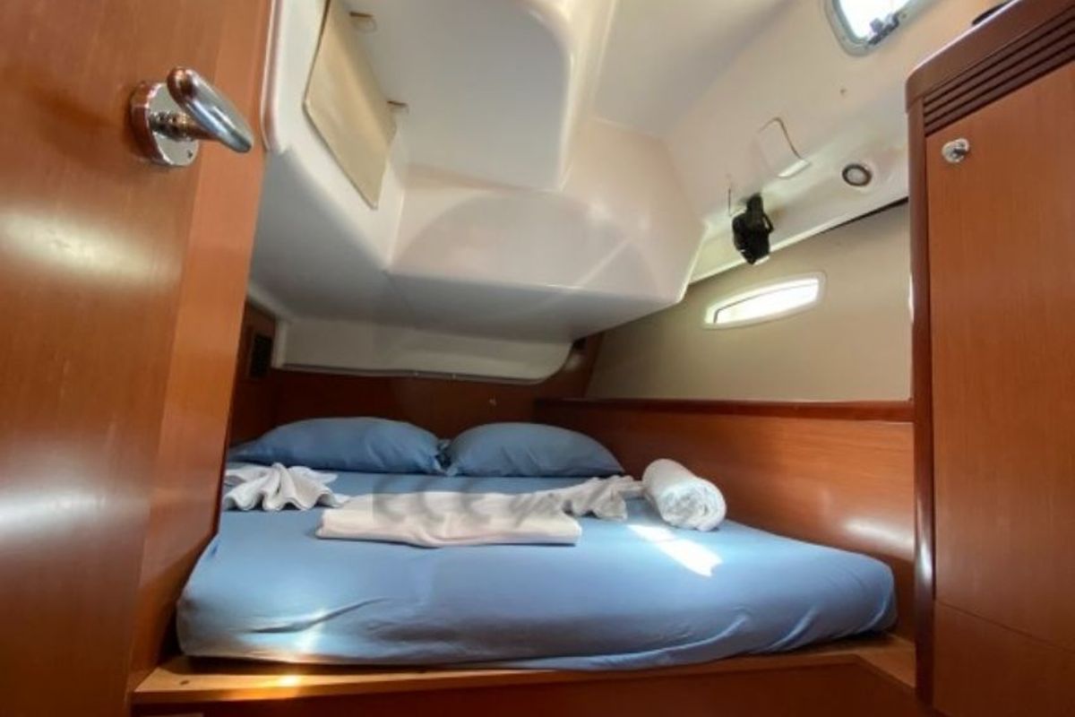Cabin on Filadelfo, a Beneteau Oceanis 43.4 sailboat at Fethiye, Turkey