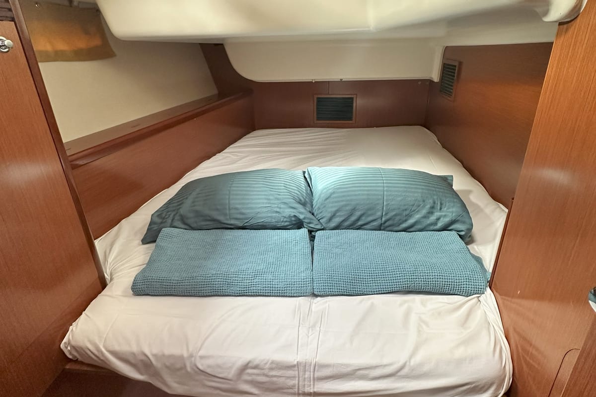 Cabin on Filadelfo, a Beneteau Oceanis 43.4 sailboat at Fethiye, Turkey