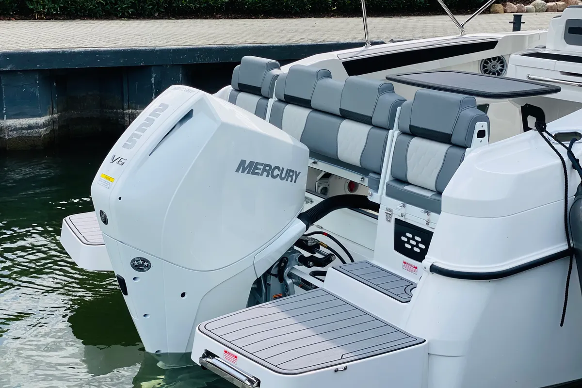 Karnic SL 702 Two, a Karnic Karnic SL 702 motorboat at Göhren-Lebbin, Germany