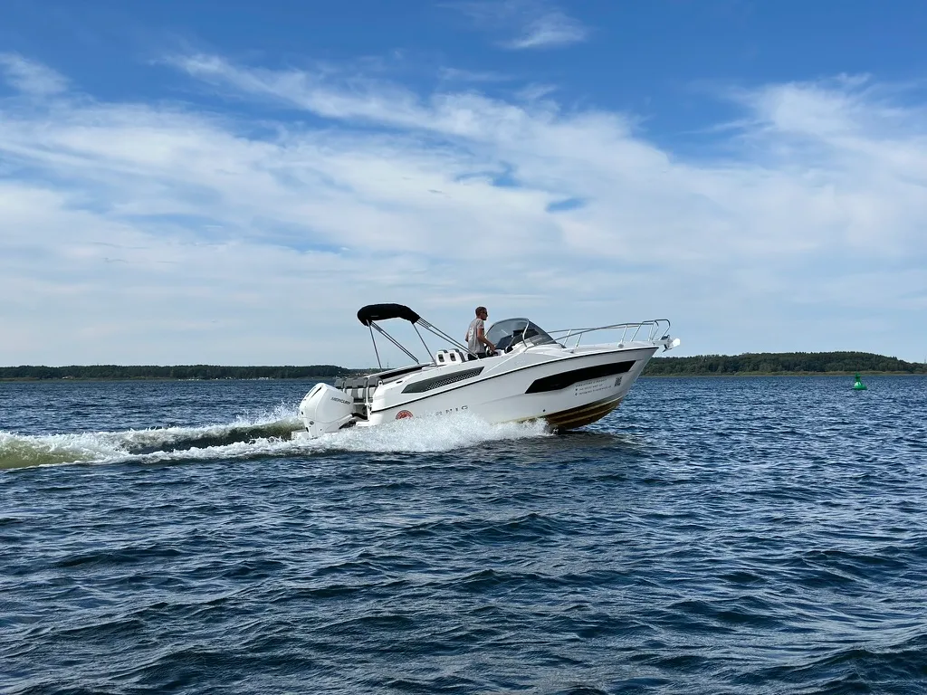 Karnic SL 702 Two, a Karnic Karnic SL 702 motorboat at Göhren-Lebbin, Germany