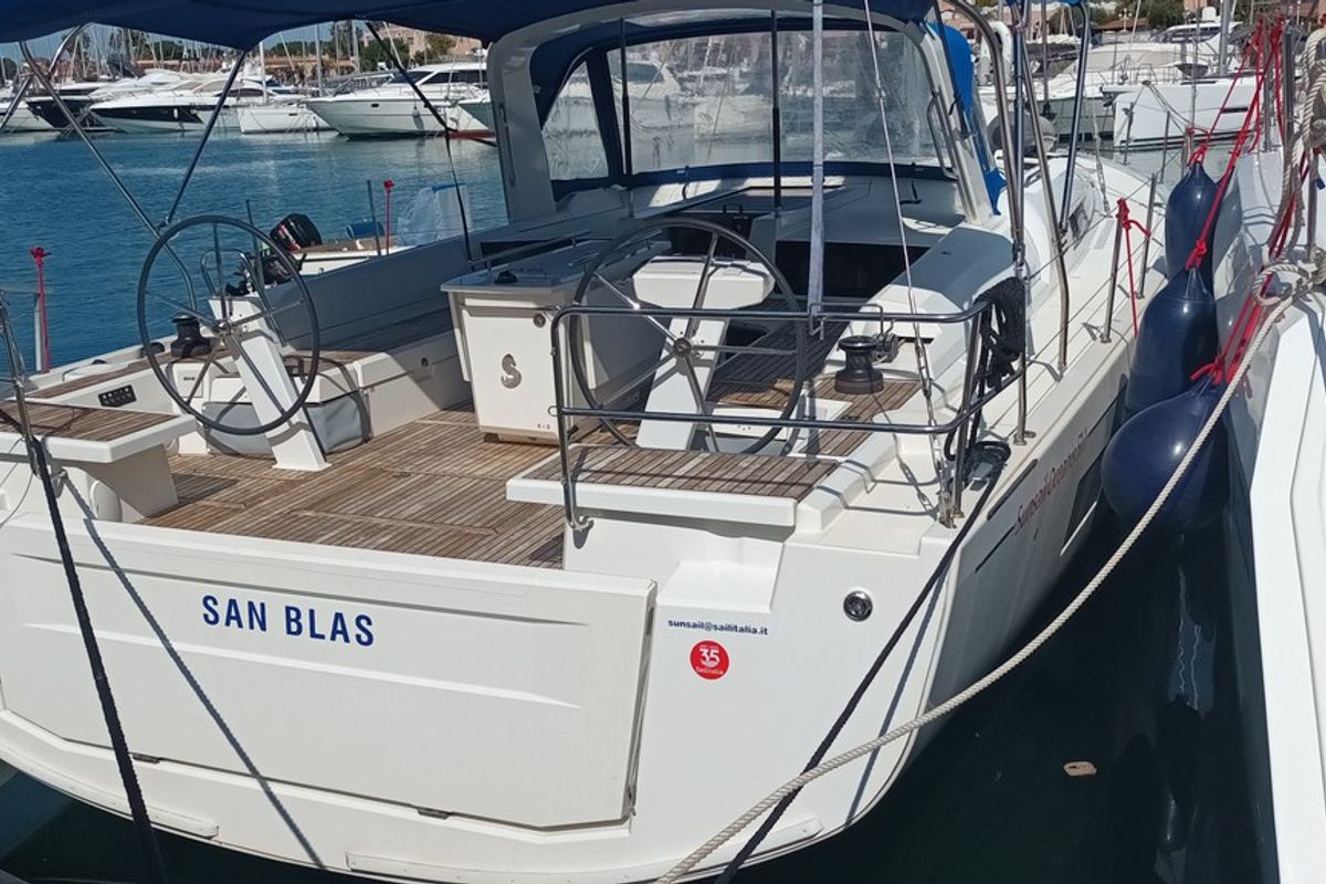 Exterior view of San Blas, a Beneteau Oceanis 51.1 sailboat at Tonnarella, Italy