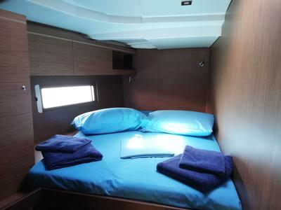 Cabin on San Blas, a Beneteau Oceanis 51.1 sailboat at Tonnarella, Italy