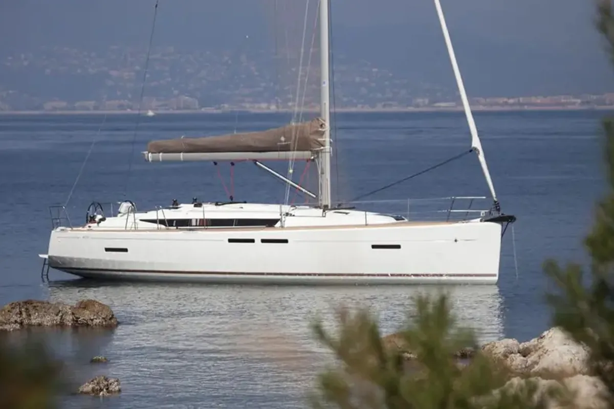 Exterior view of Coconut, a Jeanneau Sun Odyssey 419 sailboat at Propriano, France