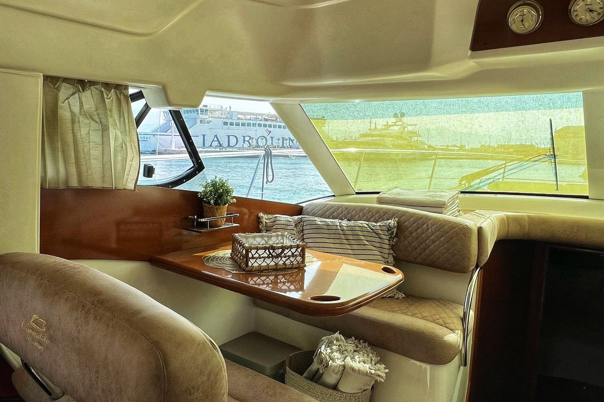 Salon of UNPLUGGED, a Prestige 46 Fly motorboat at Split, Croatia