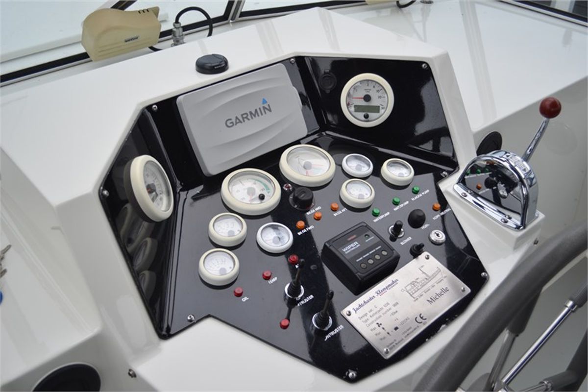 Cockpit of Michelle, a De Drait Kotterjacht 12.2 GL motorboat at Woudsend, Netherlands