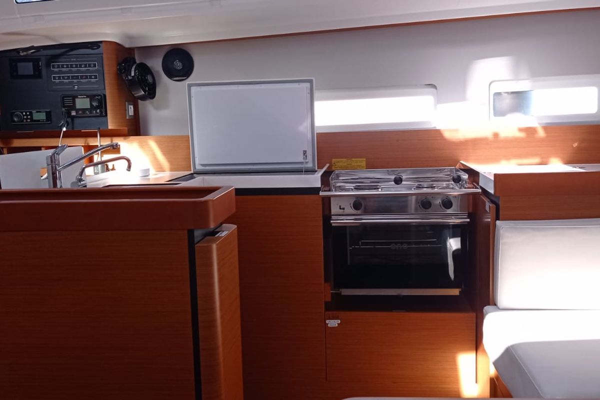 Galley of Verdejo (Las Galletas), a Jeanneau Sun Odyssey 410 sailboat at Elephant Butte Estates, United States