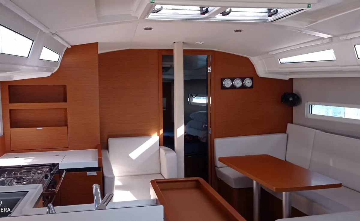Salon of Verdejo (Las Galletas), a Jeanneau Sun Odyssey 410 sailboat at Elephant Butte Estates, United States