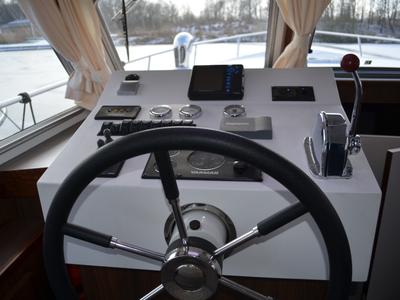 Cockpit of Drait 107, a De Drait Bravoure 40 motorboat at Drachten, Netherlands