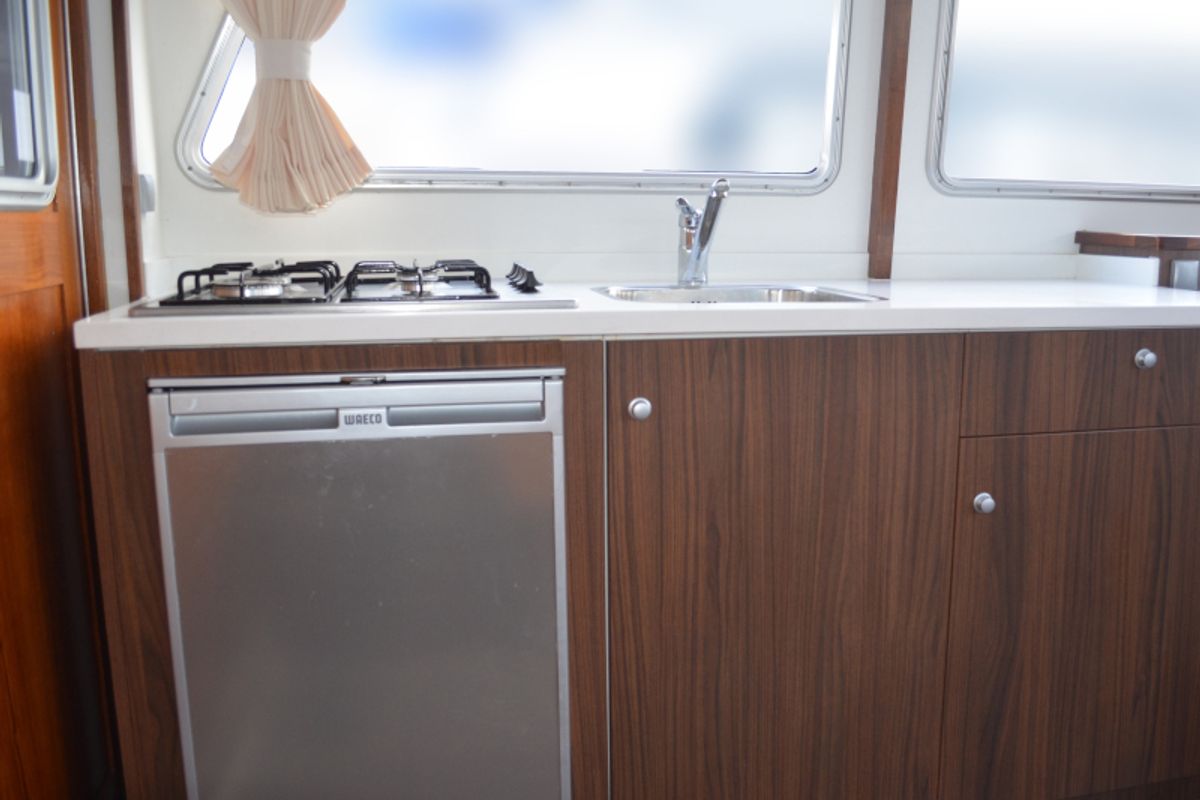 Galley of Drait 107, a De Drait Bravoure 40 motorboat at Drachten, Netherlands