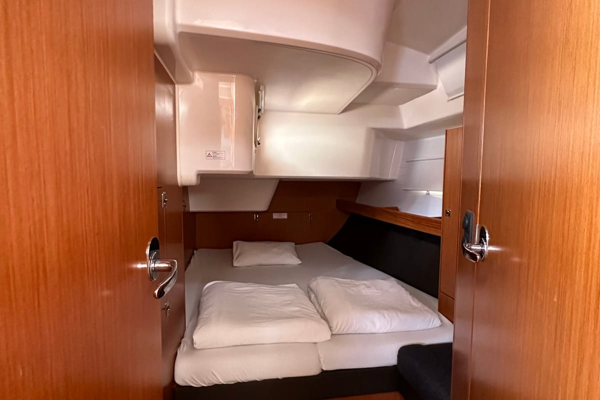 Cabin on Zoilo, a Bavaria Cruiser 51 sailboat at Općina Sukošan, Croatia