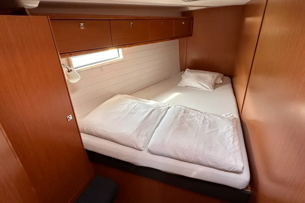 Cabin on Zoilo, a Bavaria Cruiser 51 sailboat at Općina Sukošan, Croatia