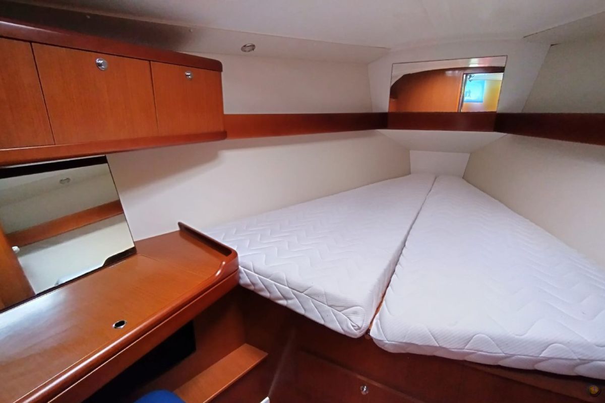 Cabin on Bandiagara, a Beneteau Oceanis 37 sailboat at Saint-Cast-le-Guildo, France
