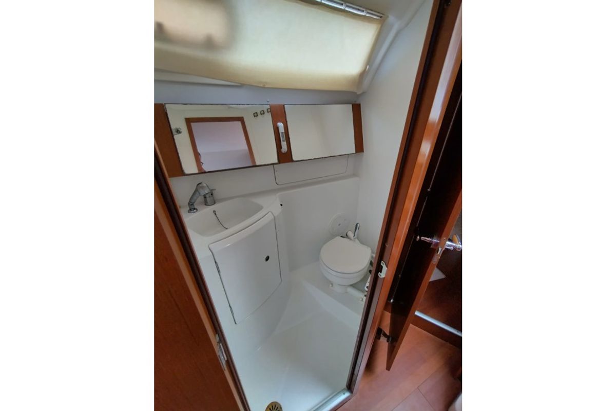 Head on Bandiagara, a Beneteau Oceanis 37 sailboat at Saint-Cast-le-Guildo, France