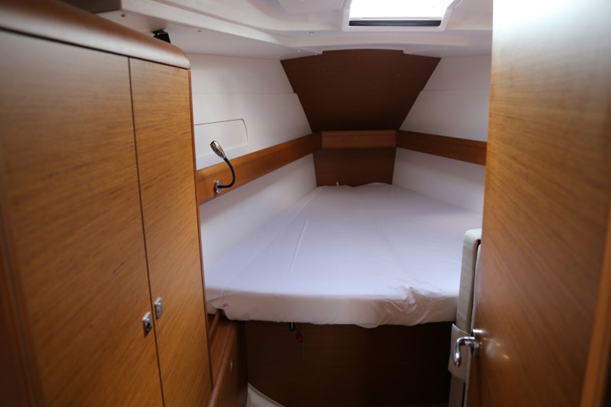 Cabin on Kandur II , a Jeanneau Sun Odyssey 419 sailboat at Grad Kaštela, Croatia