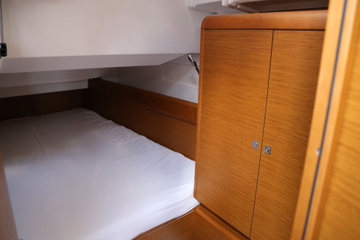 Cabin on Kandur II , a Jeanneau Sun Odyssey 419 sailboat at Grad Kaštela, Croatia