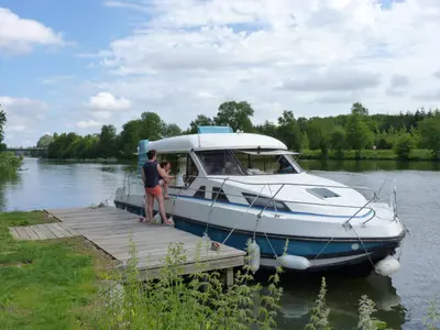 Exterior view of Sonate, a Nicols Sedan 1000 motorboat at Grez-Neuville, France