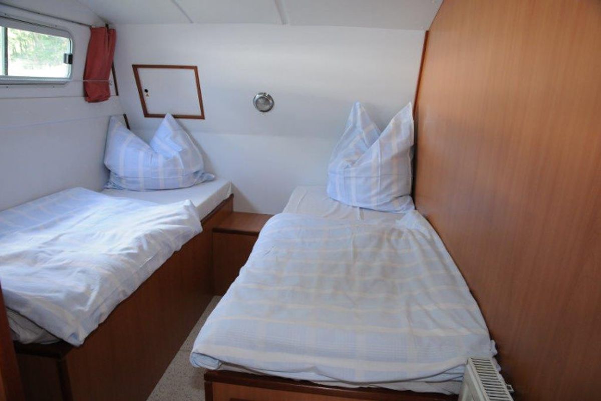 Cabin on Aphrodite, a Gulet Tarpon 42 TP motorboat at Lübz, Germany