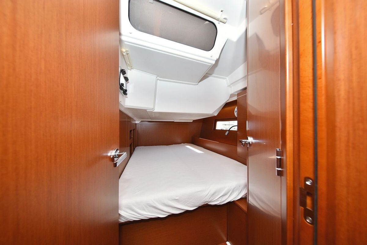 Cabin on Antonela M, a Beneteau Oceanis 46.1 sailboat at Zadar, Croatia