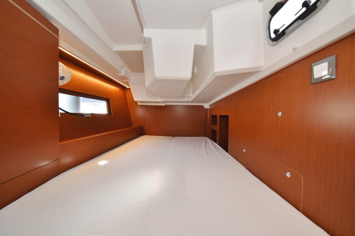 Cabin on Antonela M, a Beneteau Oceanis 46.1 sailboat at Zadar, Croatia