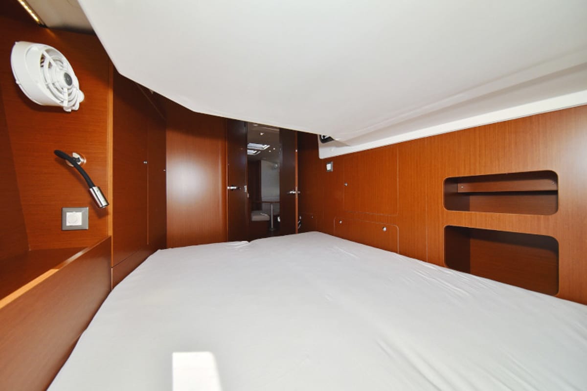 Cabin on Antonela M, a Beneteau Oceanis 46.1 sailboat at Zadar, Croatia
