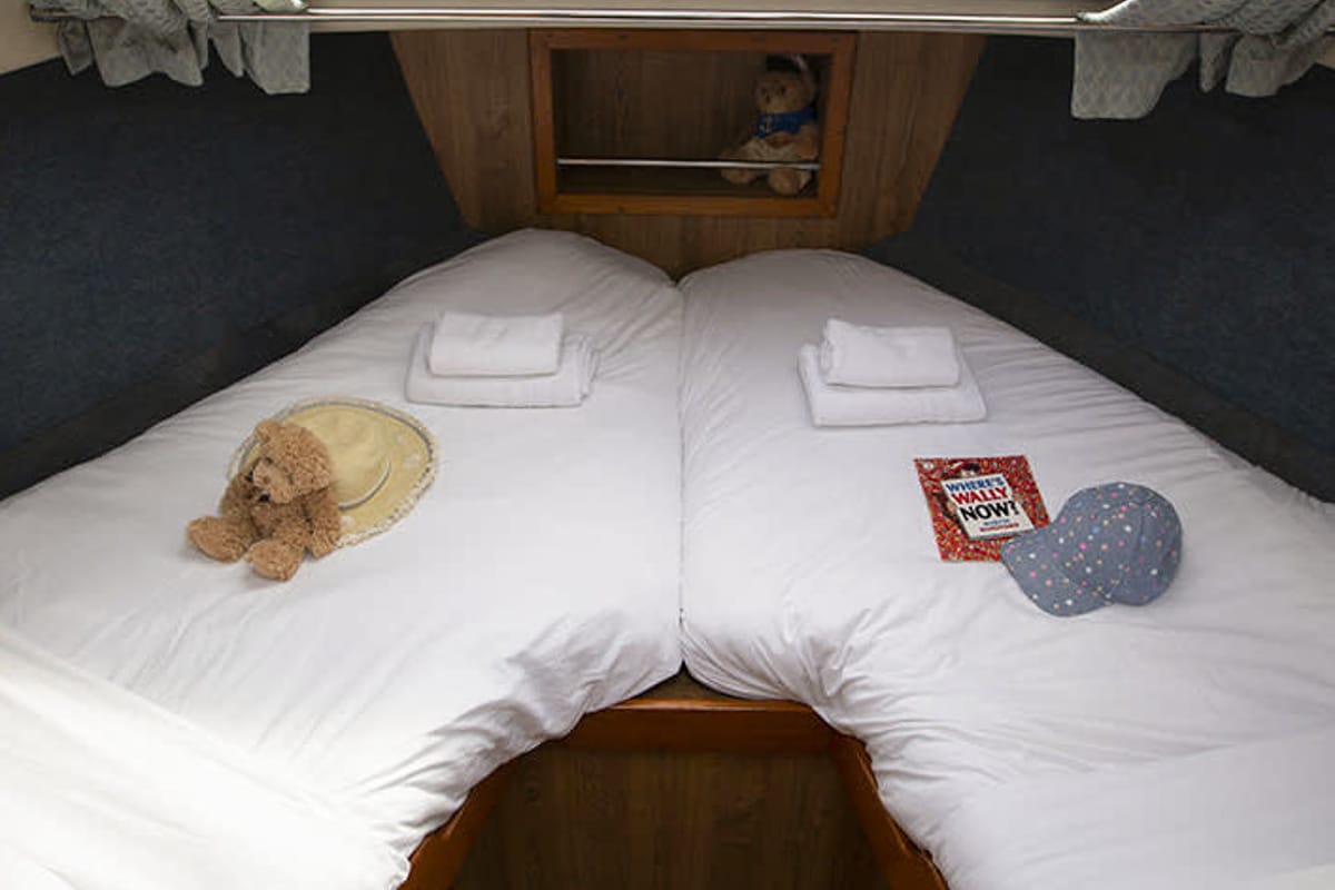 Cabin on Crusader - Budget 4, a Cygnet Crusader motorboat at Hessel, United States