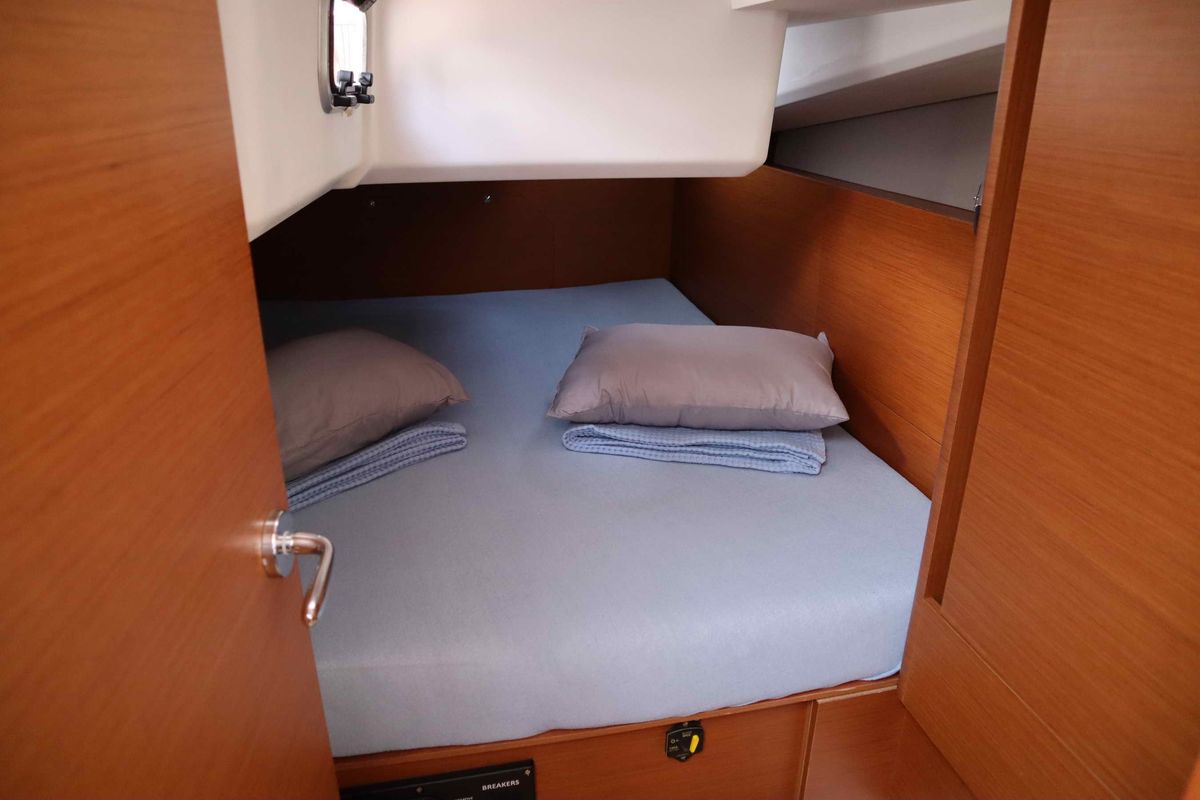 Cabin on Diamond, a Jeanneau Sun Odyssey 440 sailboat at Athens, Greece