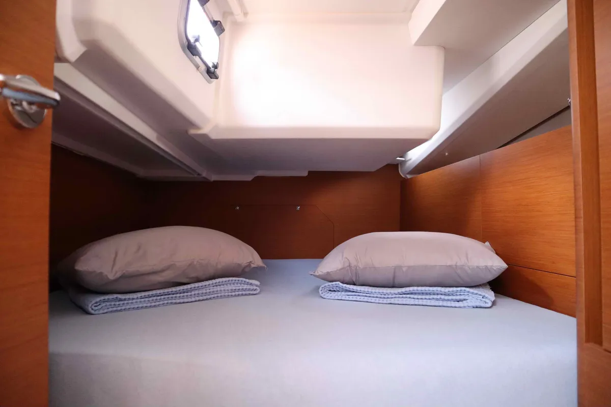 Cabin on Diamond, a Jeanneau Sun Odyssey 440 sailboat at Athens, Greece