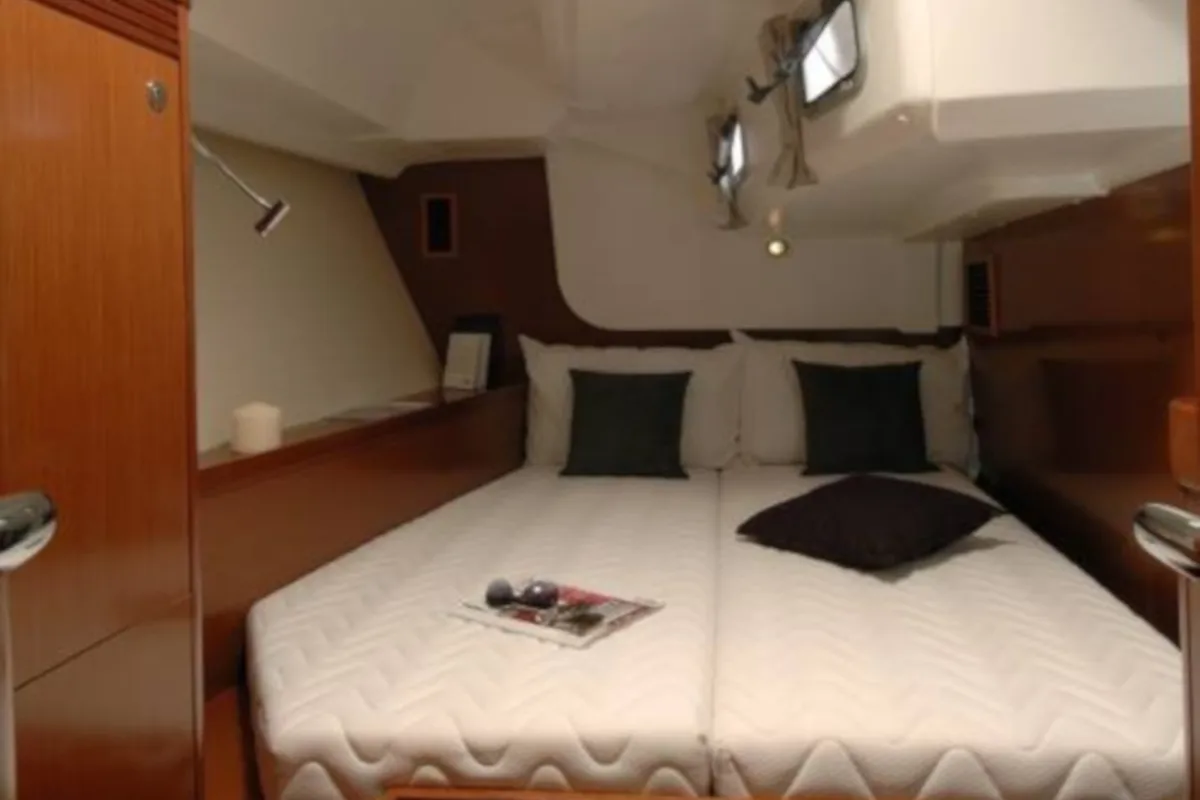 Cabin on Flying Colours, a Beneteau Oceanis 50 Family sailboat at Općina Sukošan, Croatia
