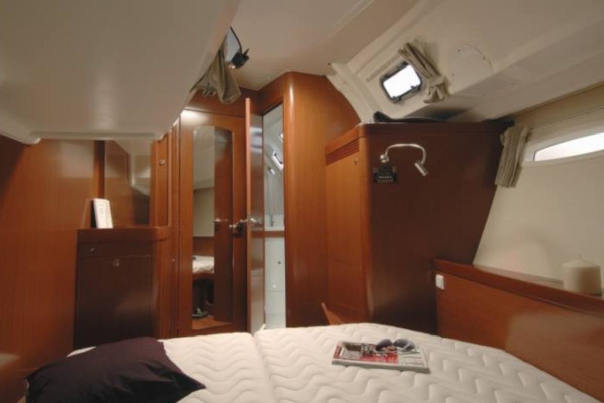 Cabin on Flying Colours, a Beneteau Oceanis 50 Family sailboat at Općina Sukošan, Croatia