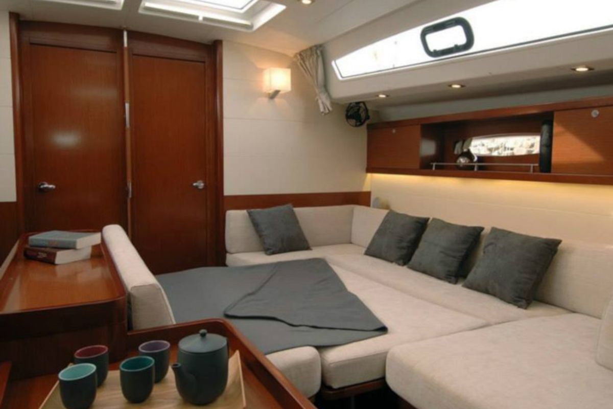 Salon of Flying Colours, a Beneteau Oceanis 50 Family sailboat at Općina Sukošan, Croatia