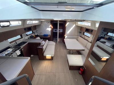 Salon of Alboran Mónica, a Beneteau Oceanis 51.1 sailboat at Horta, Portugal