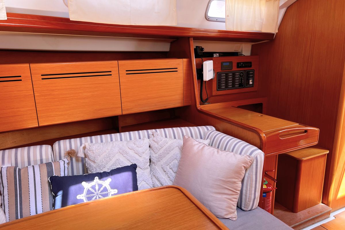 Salon of ROUALEYN, a Beneteau Oceanis 43 sailboat at Municipal Unit of Ellomenos, Greece