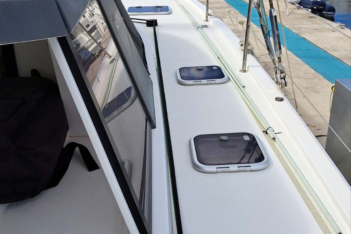 Deck of HELIOS, a Nautitech 40 catamaran at Propriano, France