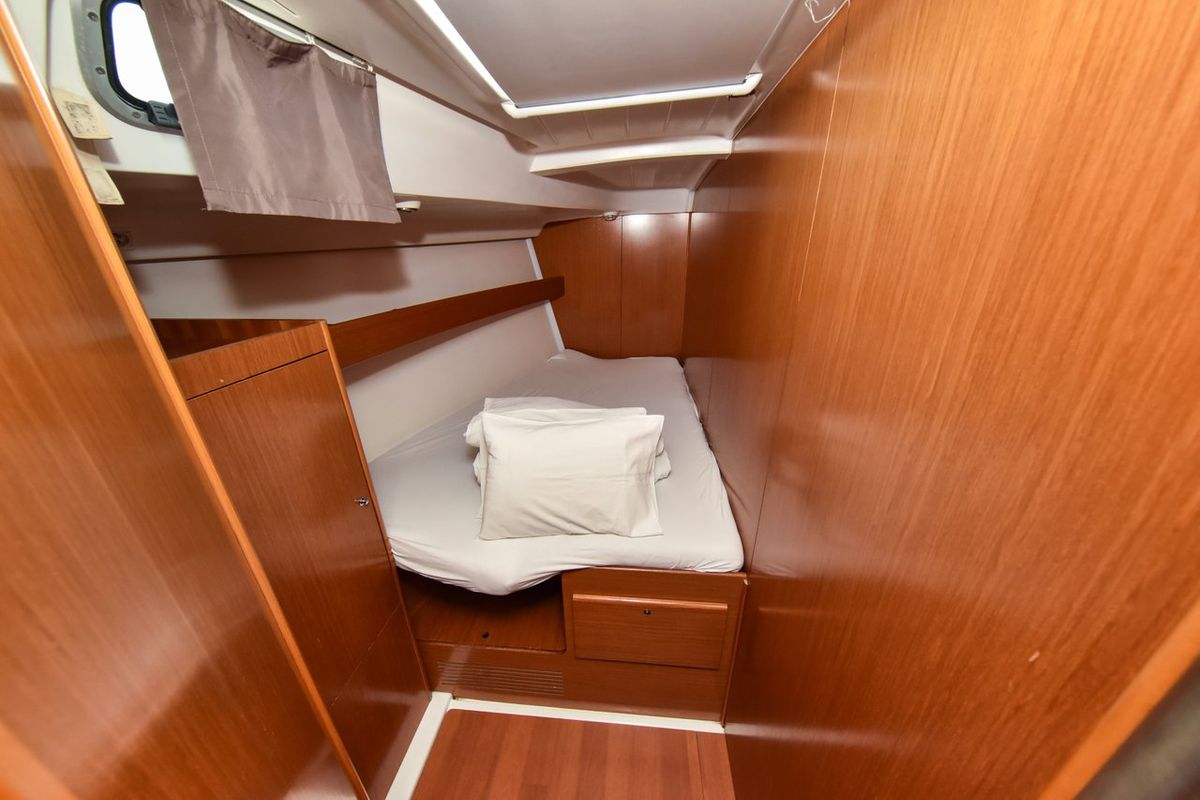 Cabin on Principessa, a Beneteau Cyclades 50.5 sailboat at Općina Sukošan, Croatia